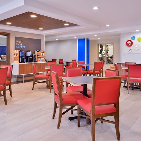 Holiday Inn Express & Suites Selma By Ihg Exterior foto