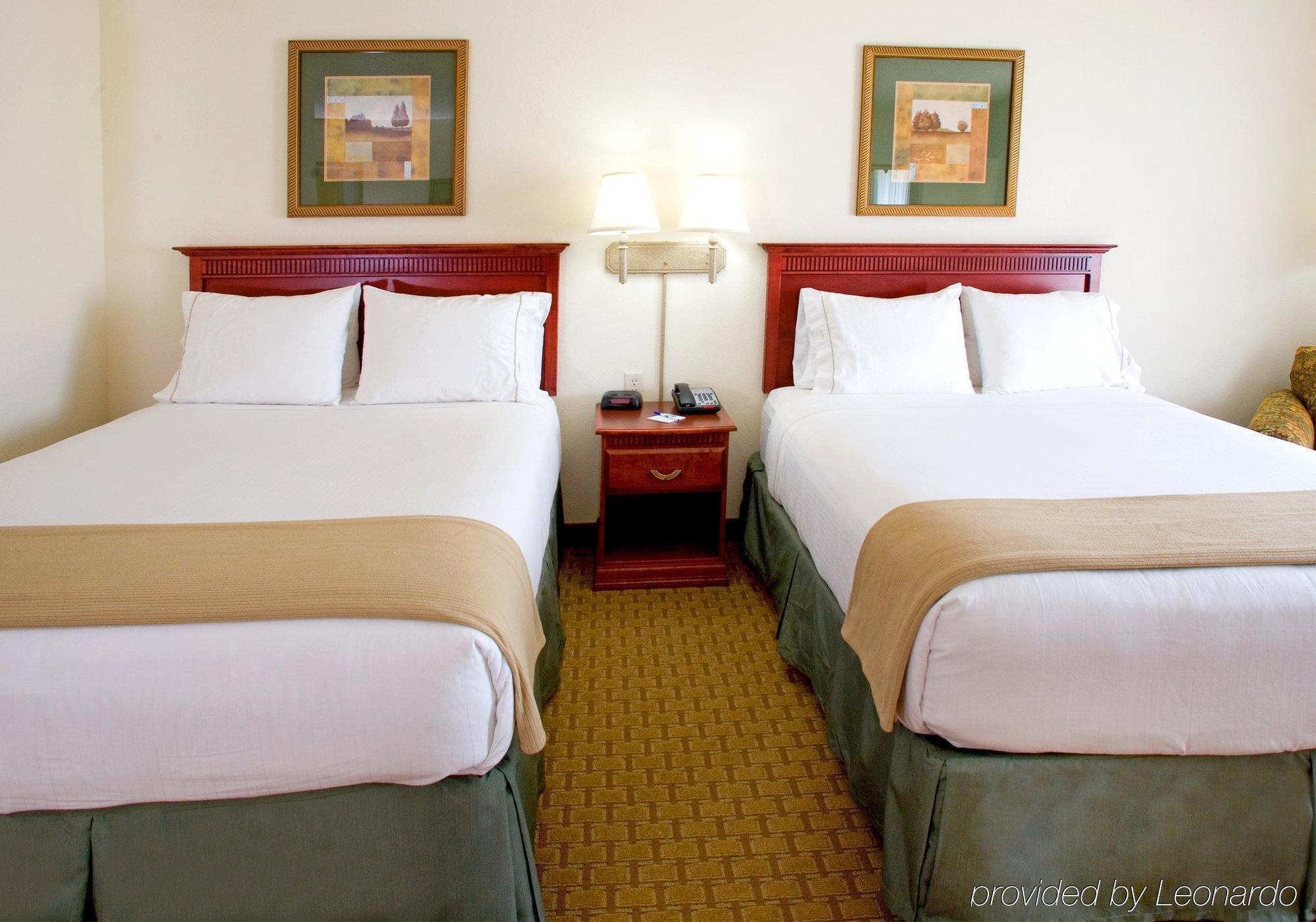 Holiday Inn Express & Suites Selma By Ihg Quarto foto